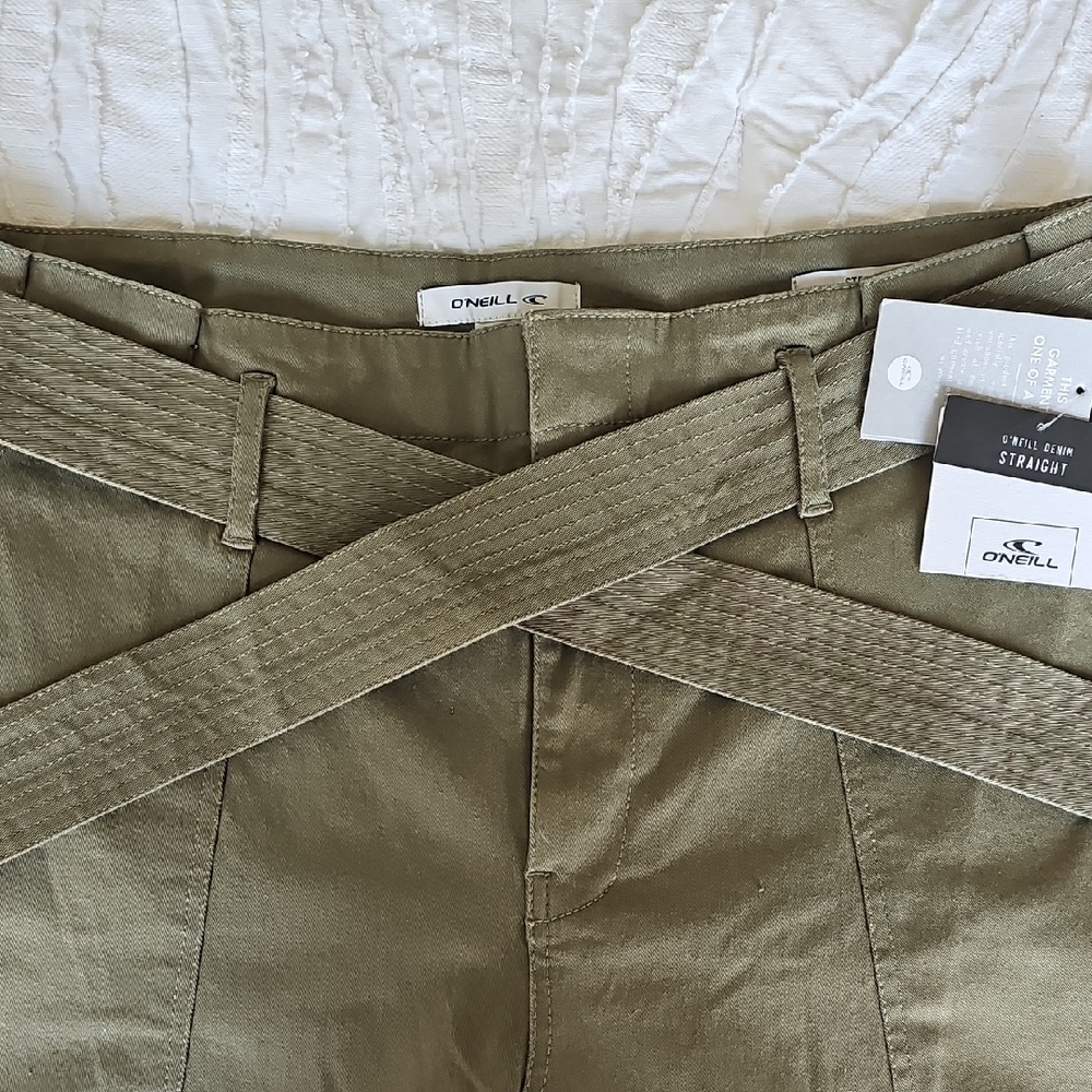 NWT O'Neill, straight denim, an olive green size large